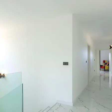 Grey With Heated Pool فيلة *