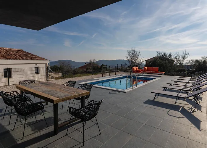 Grey With Heated Pool Villa Vinišće