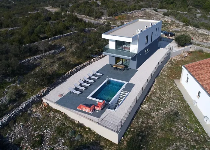 Grey With Heated Pool * Vinišće