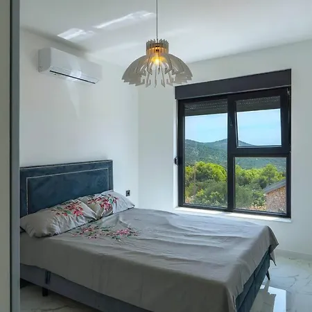 Вилла Grey With Heated Pool Винишче