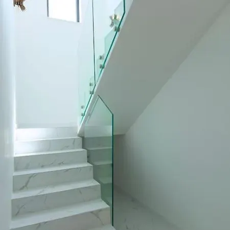 Grey With Heated Pool Винишче