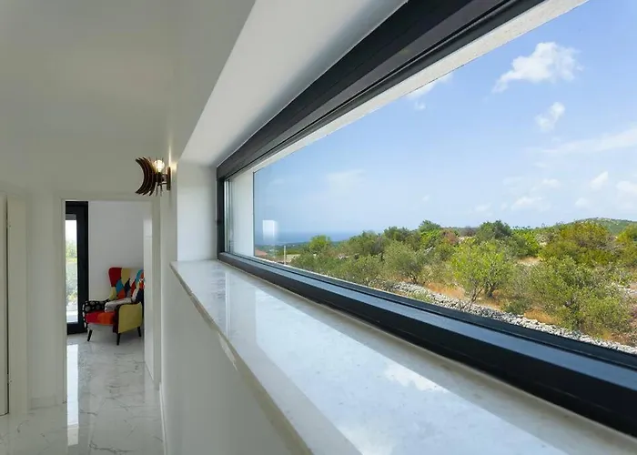 Villa Grey With Heated Pool Vinišće