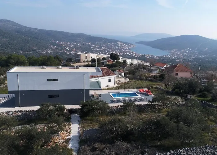 Grey With Heated Pool Villa Vinišće